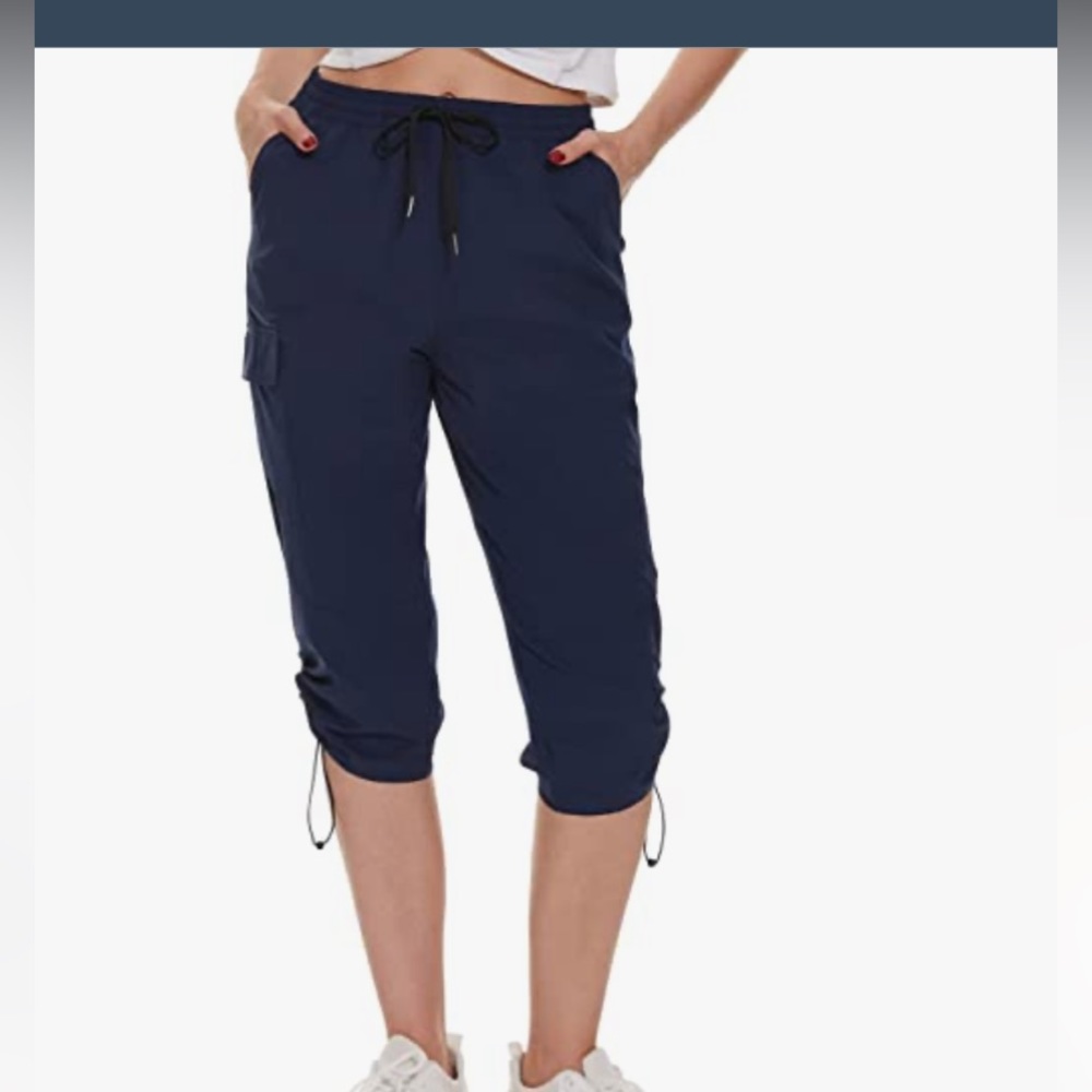 Outdoor jogging capris pants , multiple pockets,ajustable drawstring new no tags
